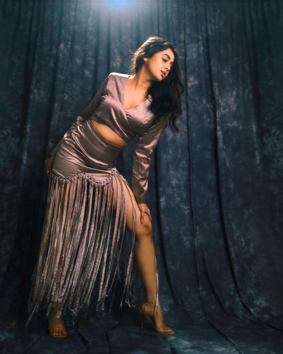 BollywoodMDB's tweet photo. Tejasswi Prakash nailing the fashion game!

#TejasswiPrakash #naagin6 #biggboss15 #karankundrra #tejran #tejranfam #tejranforever #tejasswiprakashfans #trending #fashion #celebslife https://t.co/idCiEkISYl