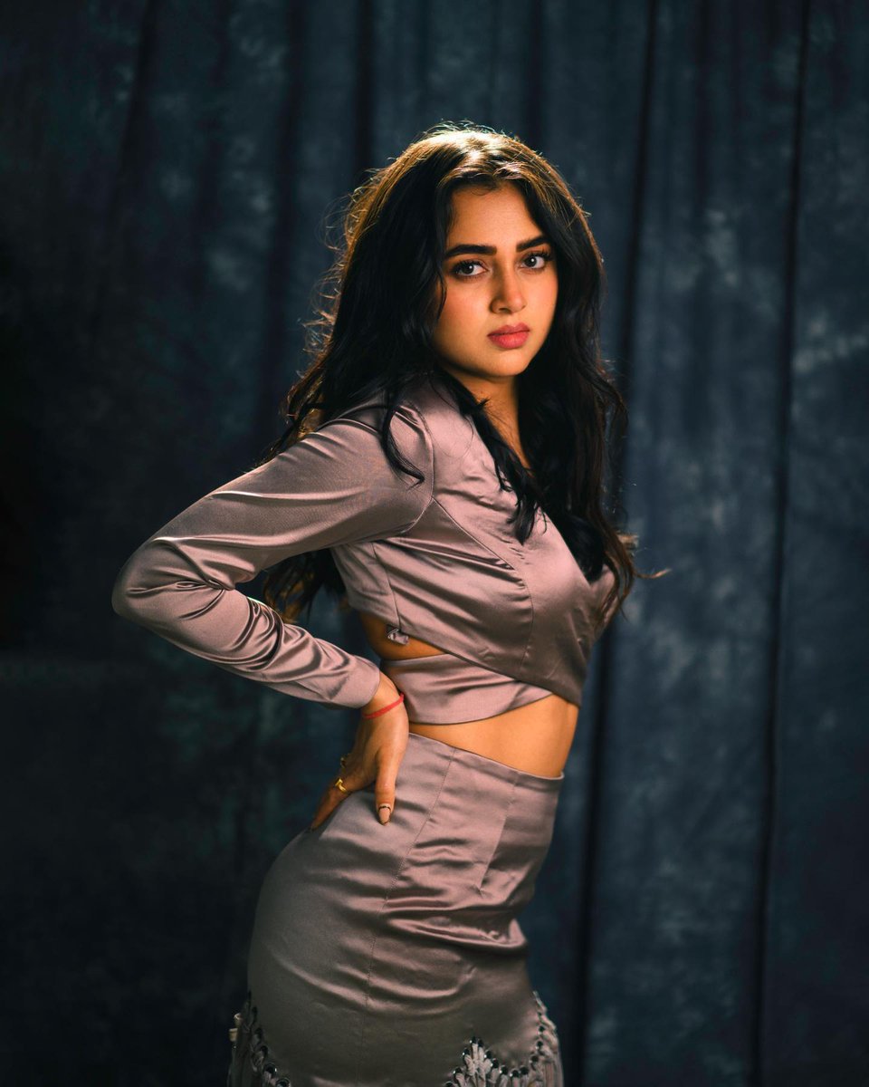 BollywoodMDB's tweet photo. Tejasswi Prakash nailing the fashion game!

#TejasswiPrakash #naagin6 #biggboss15 #karankundrra #tejran #tejranfam #tejranforever #tejasswiprakashfans #trending #fashion #celebslife https://t.co/idCiEkISYl