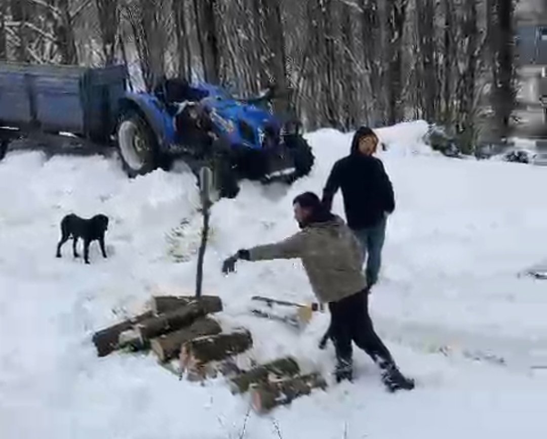 duzceocak's tweet photo. Liderimiz Sayın Devlet Bahçeli'nin talimatlarıyla, Ülkü Ocakları Akçakoca İlçe Başkanlığımız depremzelerin kullanımı için odun kesimi yaparak afet bölgesine gönderdi. 
@ayyildirim1 @MHP_Gundemi @duzceuoab @DuUlkuculeri https://t.co/YnQZPLmGg6