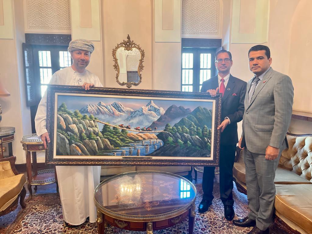 NepalinOman's tweet photo. आज राजदूत डोरनाथ अर्यालले ओमानको राष्ट्रिय संग्रहालयका महासचिव महामहिम श्री जमाल बिन हसन अल मुसाविलाई भेटघाट गरी नेपाली सोसल क्लब ओमानको सौजन्यतामा प्राप्त नेपालको आमादब्लम हिमालय रेन्जको पेन्टिङ्ग संग्रहालयको उपयुक्त स्थानमा राख्नको लागि हस्तान्तरण गर्नुभयो । @MofaNepal https://t.co/uiekx2Htff
