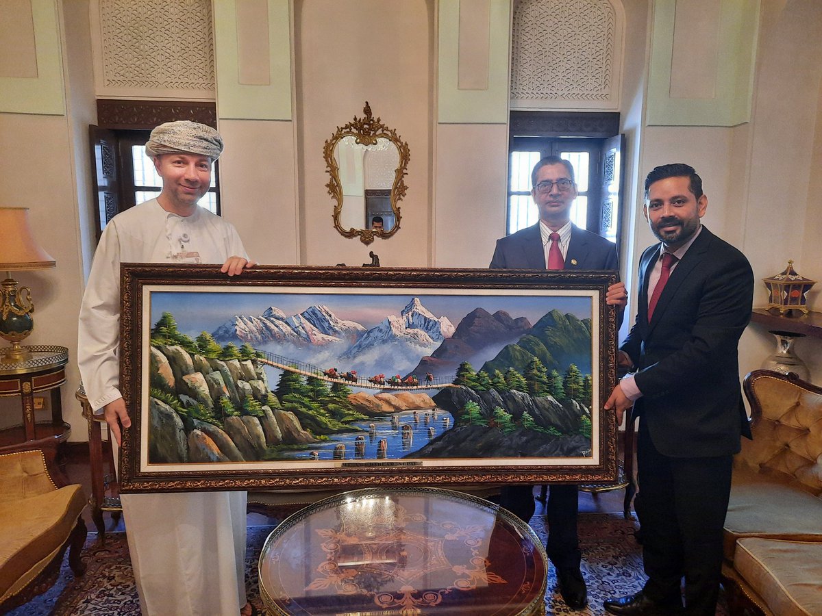 NepalinOman's tweet photo. आज राजदूत डोरनाथ अर्यालले ओमानको राष्ट्रिय संग्रहालयका महासचिव महामहिम श्री जमाल बिन हसन अल मुसाविलाई भेटघाट गरी नेपाली सोसल क्लब ओमानको सौजन्यतामा प्राप्त नेपालको आमादब्लम हिमालय रेन्जको पेन्टिङ्ग संग्रहालयको उपयुक्त स्थानमा राख्नको लागि हस्तान्तरण गर्नुभयो । @MofaNepal https://t.co/uiekx2Htff