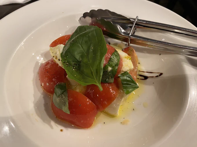 にのさんに眼鏡返しがてらナポリピッツア飲みピザも凄まじく美味しかったけど心知れてる人との会話もめちゃくちゃ楽しかった〜!週中なのに飲みすぎたし時間があっという間過ぎる 
