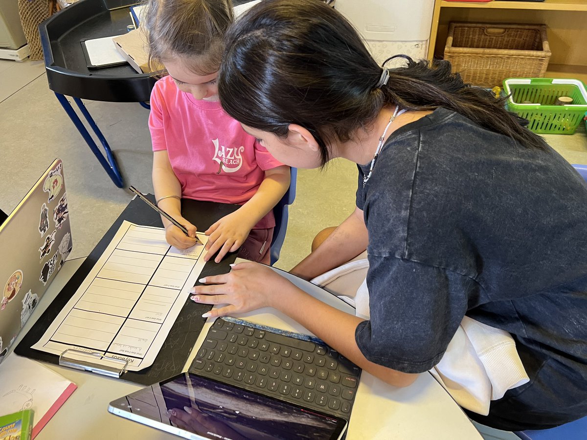 Grade 5s supporting Grade1s to research their chosen animals - finding key words to make sentences that inform others about their topic #peerteaching #studentmentors real life learning @northbridgecam that impacts learning for lower/upper primary students