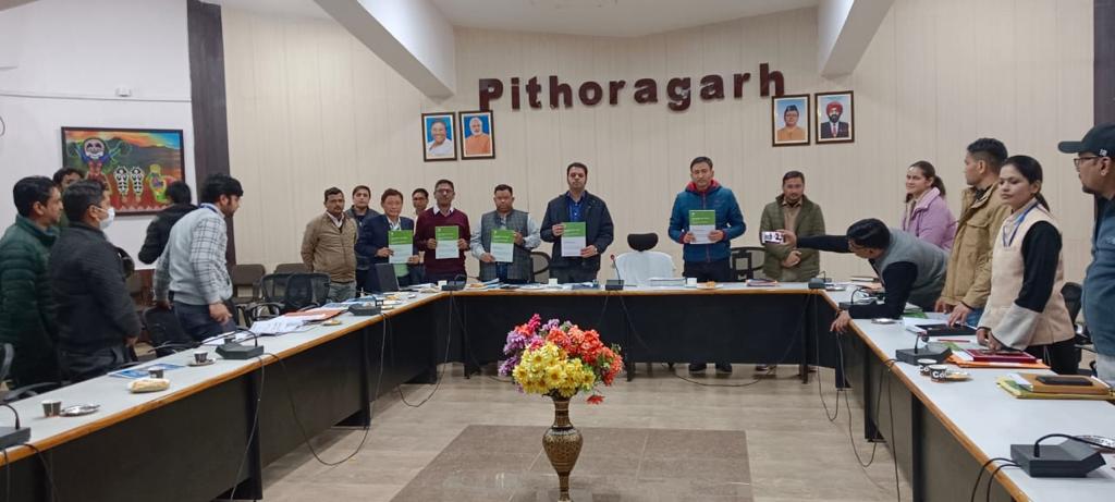 UKPASaC's tweet photo. Today DLRC meeting conducted under the chairmanship of DM pithoragarh.
#CCLprogres
#instructionstoBanks 
#withintime https://t.co/pz6yI6Quch