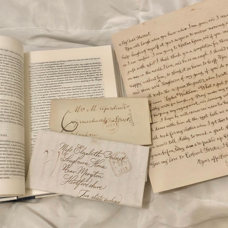 ˖ ࣪⭑“...𝓢he emerges from the night, her mannerisms beguile and amaze. In her poise, she is endowed.”