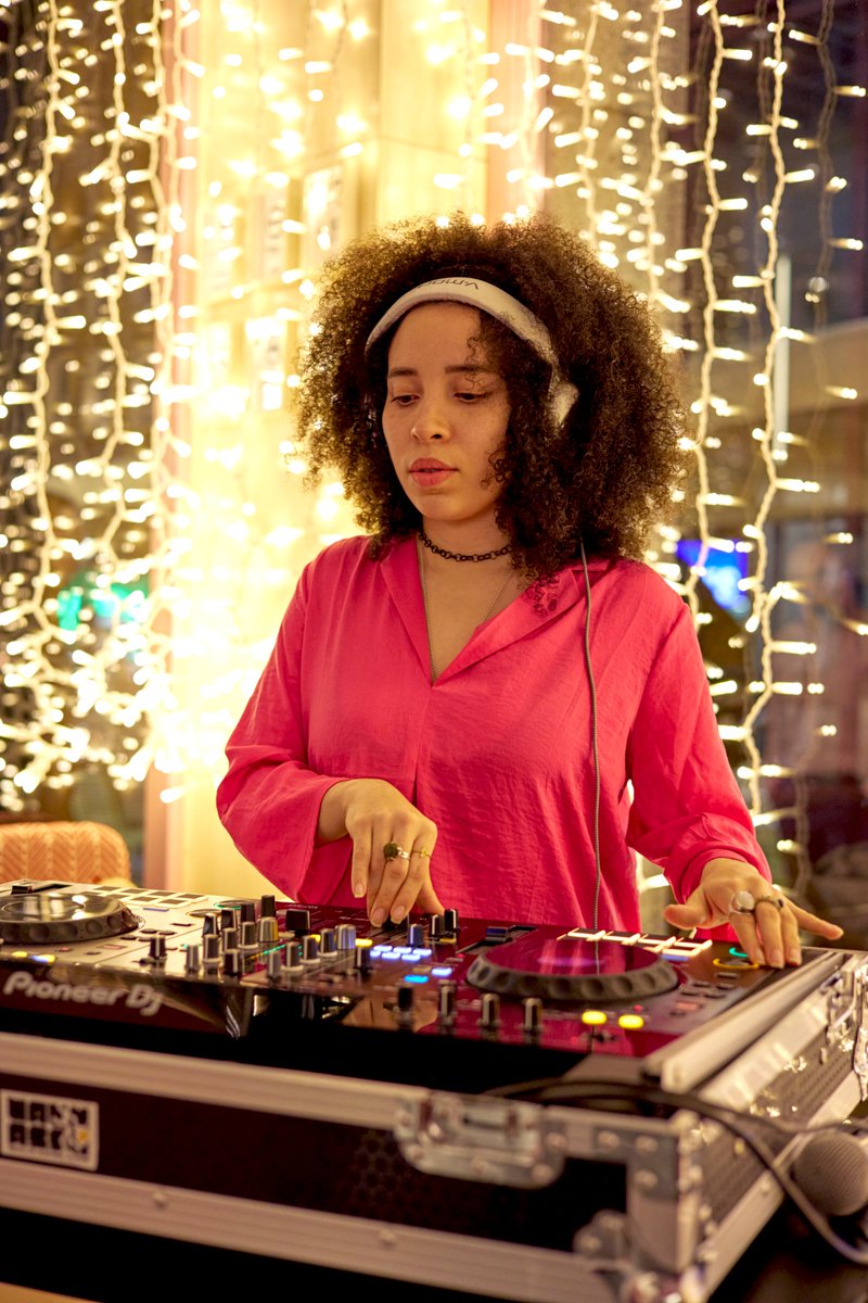 rest_lateral's tweet photo. Disfruta de nuestras #DJsessions y lo que depare la noche 💃🍹🎧
#Castellana 89: viernes de 22:30-02:00
#Consell: Jueves y viernes de 20:00-23:30
#ArturoSoria: Jueves de 20:00-23:30
#Galileo: Jueves 18:00-21:30
#Caleido: Jueves 19:30-00:30 https://t.co/mb6PtS0kyq