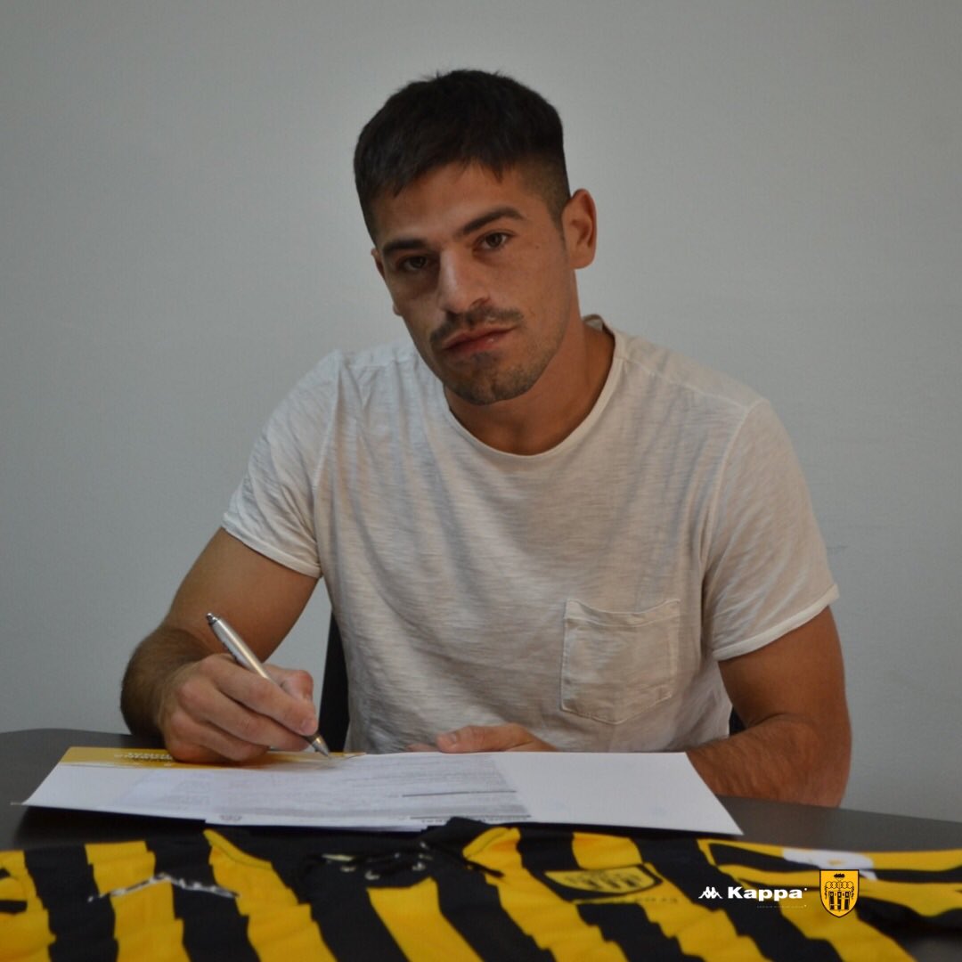 clubsantamarina's tweet photo. ✍️ Firma de contrato de Santos Bacigalupe, Noveno Refuerzo de Santamarina para el Torneo Federal A.

¡Éxitos, Santos!
💛🖤 https://t.co/IYTY8mtaIR