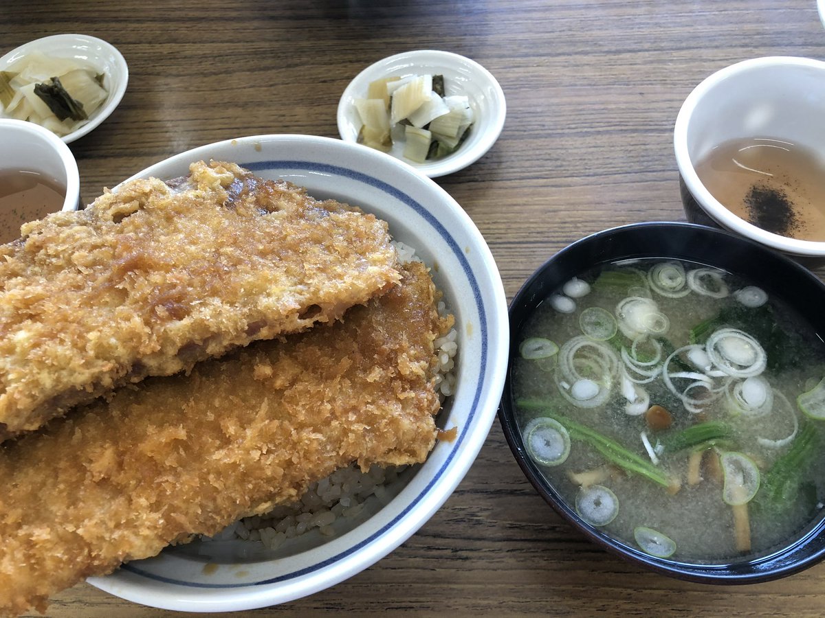 ss_0824__ss's tweet photo. 埼玉県には、天に近い神域、三峯山があります！
山の高いところには、三峯神社という神社もあり、この辺りでは、わらじ丼という、おっきいトンカツが乗ったどんぶりが有名です！
ぜひ神様に近づきに行ってみてください❣️
#Aぇヤンタン47ツアー https://t.co/CSSCFV419I