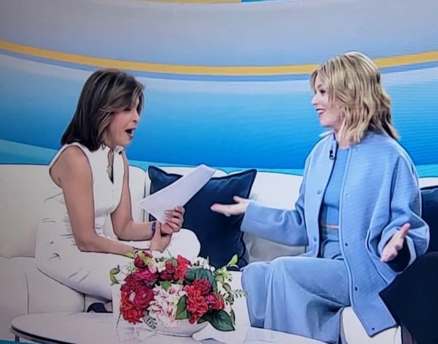 TraceyIlene's tweet photo. When a Tridelta gets to interview another Tridelta on live television
🔼🔼🔼
@ElizabethBanks @hodakotb @TriDelta #tridelta @TODAYshow https://t.co/ULdAFz1uyR