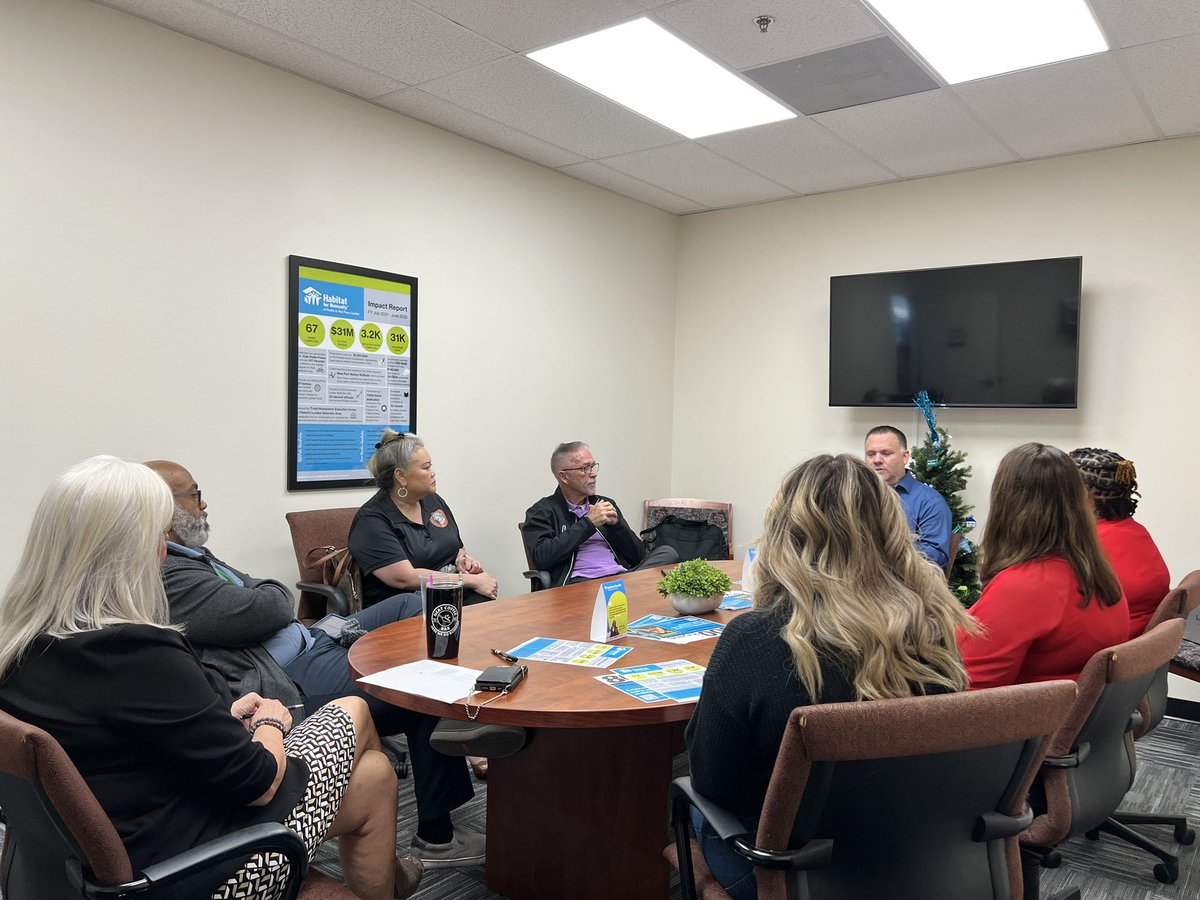 MorganBrochetti's tweet photo. Full house for this month’s Cup of Joe with @HabitatPWP CEO @msuttontke at the Habitat ReStore New Port Richey! Mike’s telling the #HabitatPinellasPasco story and breaking misconceptions about the work we do in the community. Learn more at https://t.co/670NAVIRib. https://t.co/BE8K98z2Ka