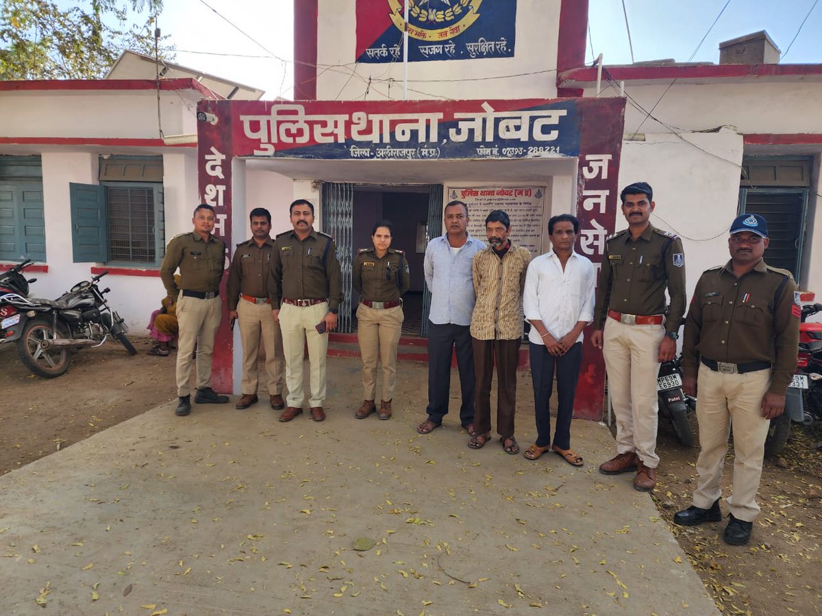 VijayDewda7's tweet photo. थाना जोबट जिला अलीराजपुर के अंतर्गत सट्टे में सट्टे में संलिप्त तीन आरोपियों ₹5480 और 3 लीड पेन जप्तकर आरोपियों के विरुद्ध धारा 4 ए पब्लिक गैंबलिंग एक्ट 1976 के तहत अपराध पंजीबद्ध कर किया गया बाद आरोपियों को धारा 151 प्रतिबंधात्मक कार्रवाई की गई @sp_alirajpur @DIG_INDORERURAL https://t.co/lm6WkQCUAn