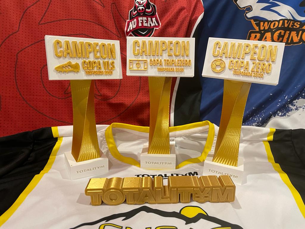 Ojo, ojo, ojo

Ya tenemos los trofeos que ha preparado <a href="/totalitym/">TOTALIT¥M Esports Wear</a> para las finales de copa que tenemos mañana

23.00 Copa TripleZero
23.40 Copa VLS
00:30 Copa Zero

Todas estas finales casteadas

Son una auténtica chulada 😉