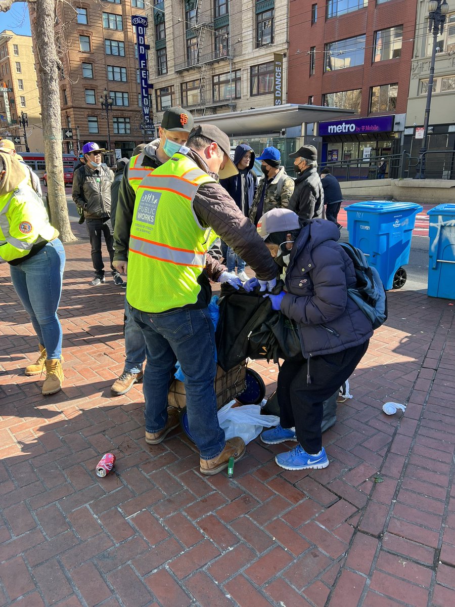 peephole's tweet photo. DPW impounding people’s belongings at Civic Center right now. Dragging multiple elderly people from their carts. #sfdpw https://t.co/Zmc6fYqj1S