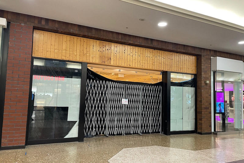 CHSentinel's tweet photo. Sunrise Mall loses another longtime tenant https://t.co/VnXdzMA3Pw https://t.co/FXvLS9mG5W