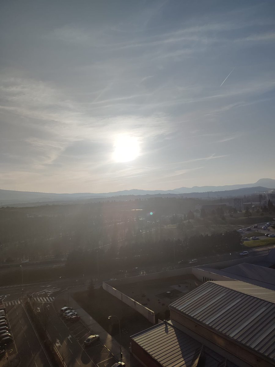 danirome_'s tweet image. Me encanta estos atardeceres así. Muy buen atardecer, hemos tenido hoy en #PamplonaIruña