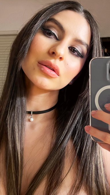 wanna get high? 🖤 https://t.co/YQZrEMrXxA