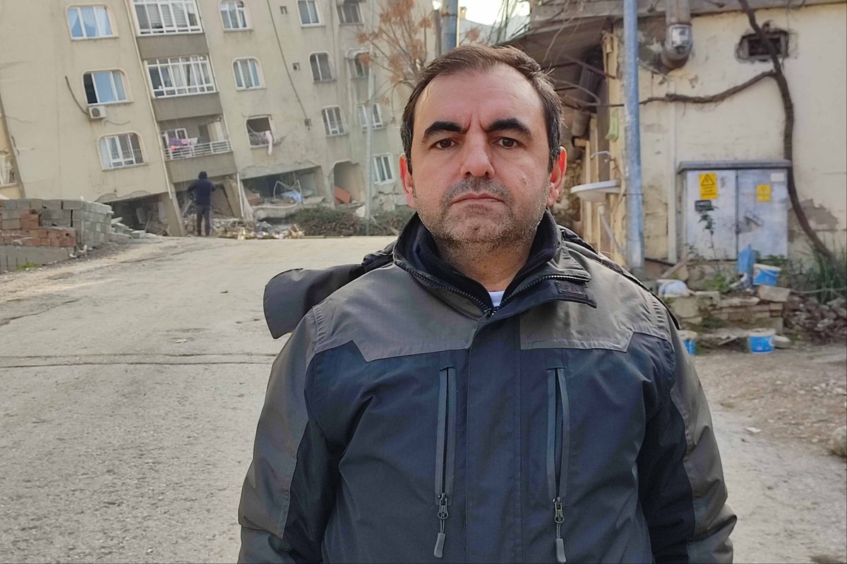 EMEP Genel Başkanı Ercüment Akdeniz: "Kayyum girişimleri ve yardımlara el koyma söylemleri ülkenin dört yanındaki dayanışmayı olumsuz etkiler. Halk OHAL ya da kayyum değil yardım bekliyor"

evrn.sl/Vr1pdm?a=b8d