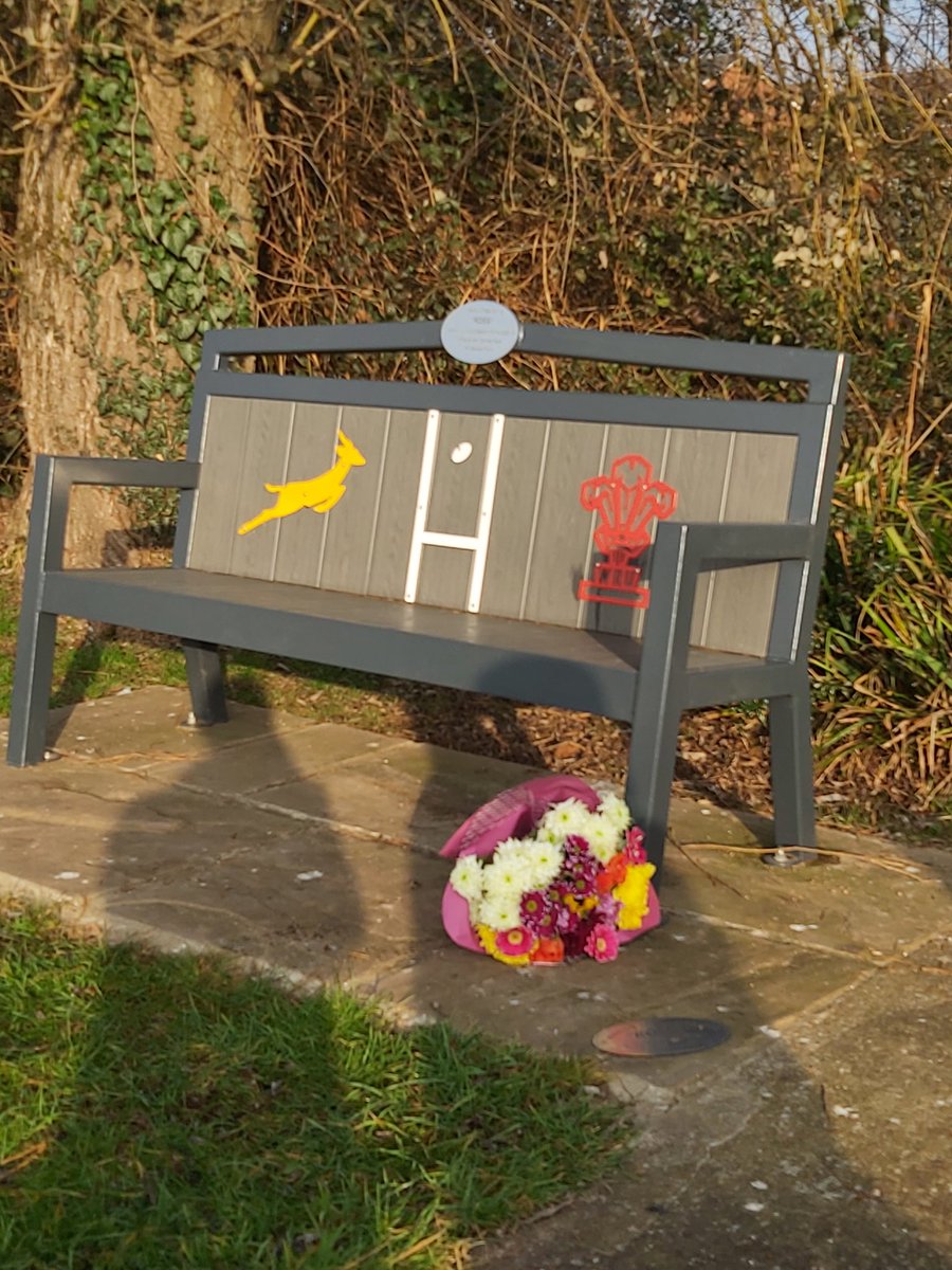 Today our thoughts are with all family, friends, ex-students and all who were lucky enough to know Ross. The sun shone brightly ❤