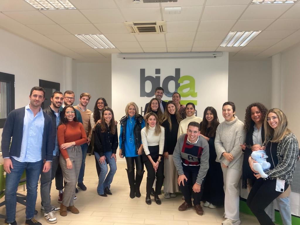 Un grupo de jóvenes farmacéuticos ha visitado esta tarde el almacén de <a href="/Bidafarma/">Bidafarma</a> Huelva para conocer más de cerca la labor que la cooperativa realiza cada día y su evolución en los últimos años.

¡Muchas gracias por vuestra visita!

#AhoraBidaFarma