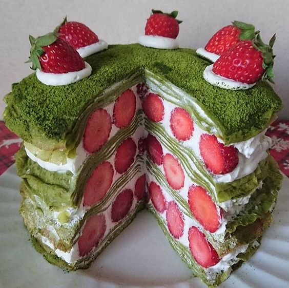 daily_dolce's tweet photo. Matcha crepe cake https://t.co/dESX546H2E