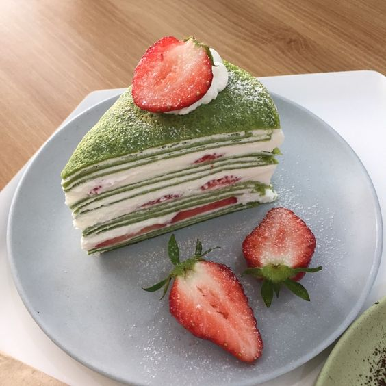 daily_dolce's tweet photo. Matcha crepe cake https://t.co/dESX546H2E