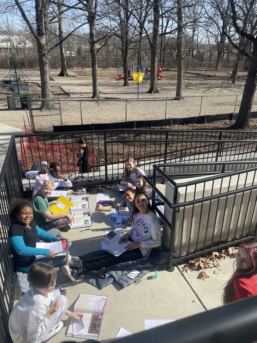 MissHkoehler's tweet photo. Beautiful day = studying outside! ☀️ https://t.co/4RQGyjHEhx