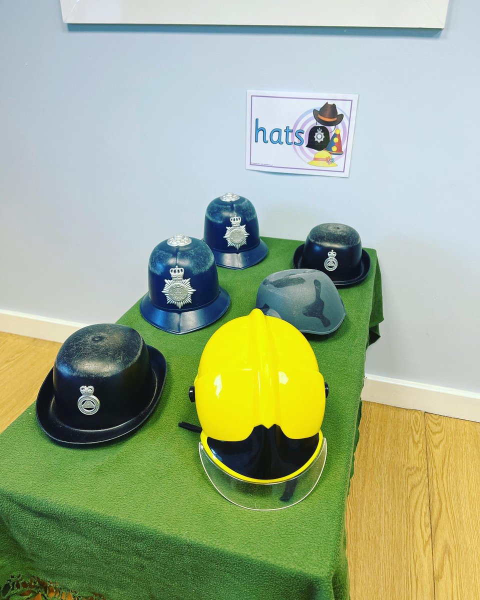 Buttercups2018's tweet photo. Who will you be?
Pwy fyddwch chi?
👨🏻✈️🧑🏾✈️🕵🏼🧑🏽🍳👮🏽♀️👷🏻♀️🧚🏻♂️🧞♀️👸🏻🫅🏾
#roleplayarea #dressup #dressingup #police #fireman #doctor #nurse #princess #fairy #peoplethathelpus #imagination #imaginativeplay #creativeminds #children #activitiesforchildren #learnthroughplay #daynursery #NDNA https://t.co/32doXPhGIb