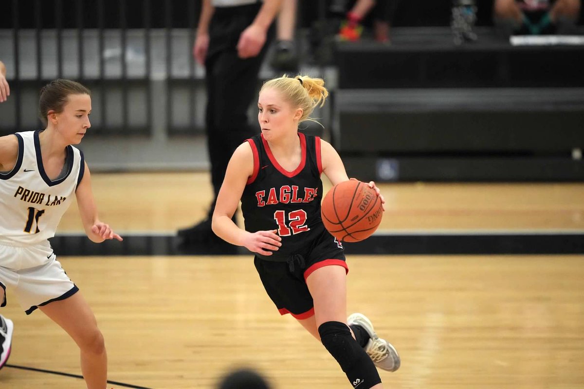 Congratulations to Annika Anderson on being named the 2022-23 EPHS Athena Award Winner! This award recognizes one outstanding senior female athlete from each of the Minneapolis area high schools for athletic achievements in one or multiple sports.