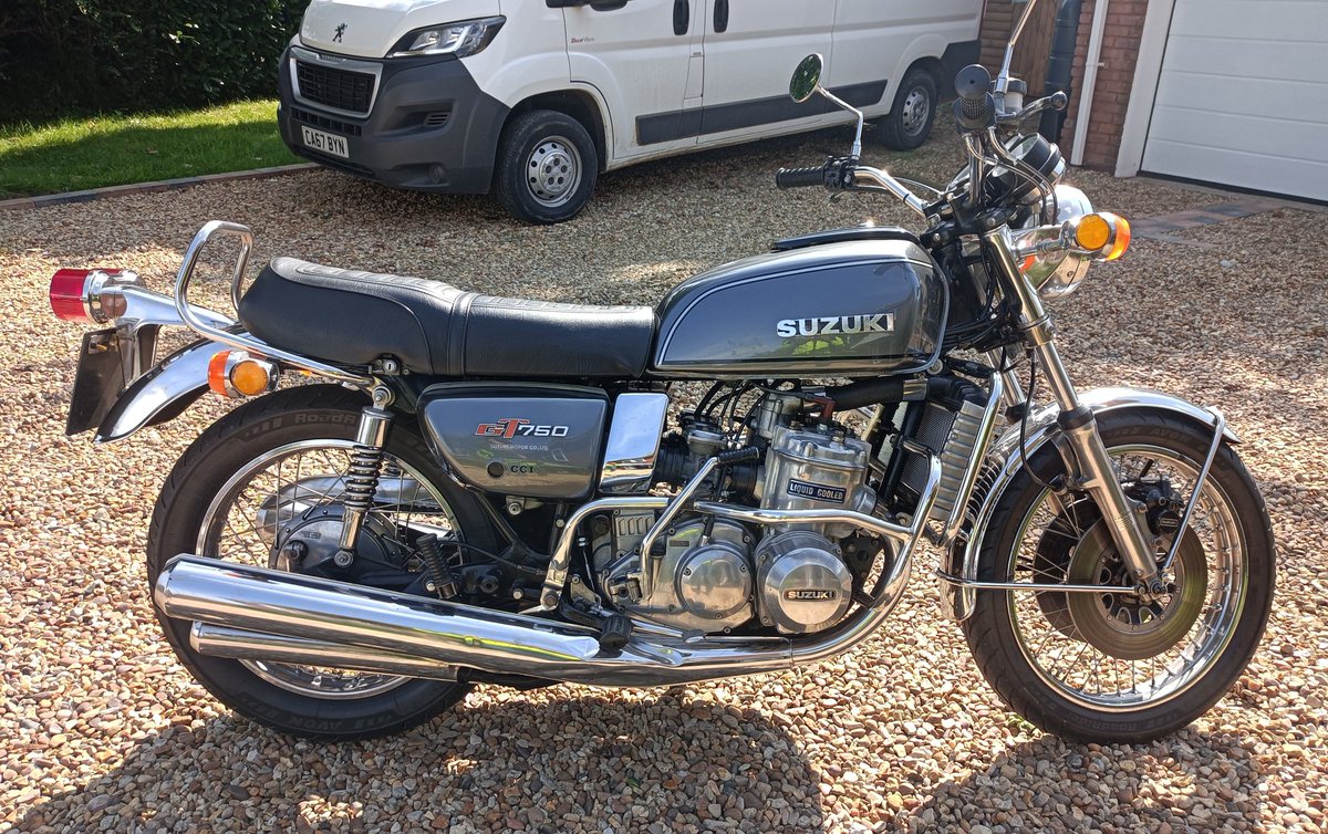 r1jono's tweet photo. @SuzukiBikesUK I like this one. https://t.co/v8JSH7CfHQ