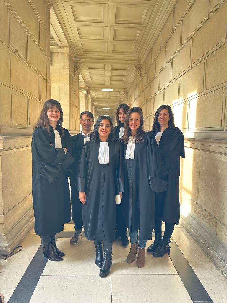 GeraldineVallat's tweet image. Bienvenue à notre nouvelle collaboratrice ! Le grand serment, celui qui nous oblige celui qui fait de notre profession la plus belle de toutes ! #vadisavocats #serment #avocat #defense @schmidtavocat