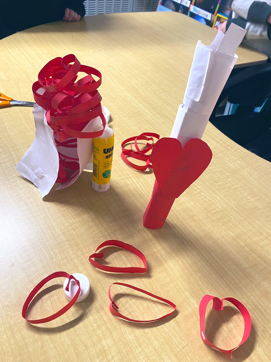 mlle_fsl's tweet photo. Some Valentine’s themed structures students teamed up to create. They received 2 pieces of paper, a pair of ✂️ &amp; a glue stick per group. We voted for the structures we thought were most stable &amp; the highest, with reasons for &amp; against each one. #gr3 #French #STEM #STIM @shcsparis https://t.co/wt0mDyzOLl
