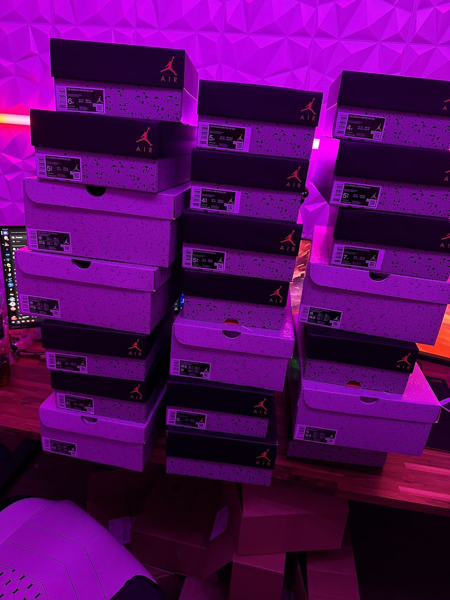 23/35 photon dust already arrived 

<a href="/Koi_AIO/">Koi AIO</a> 
<a href="/EscapeNotify/">Escape</a>