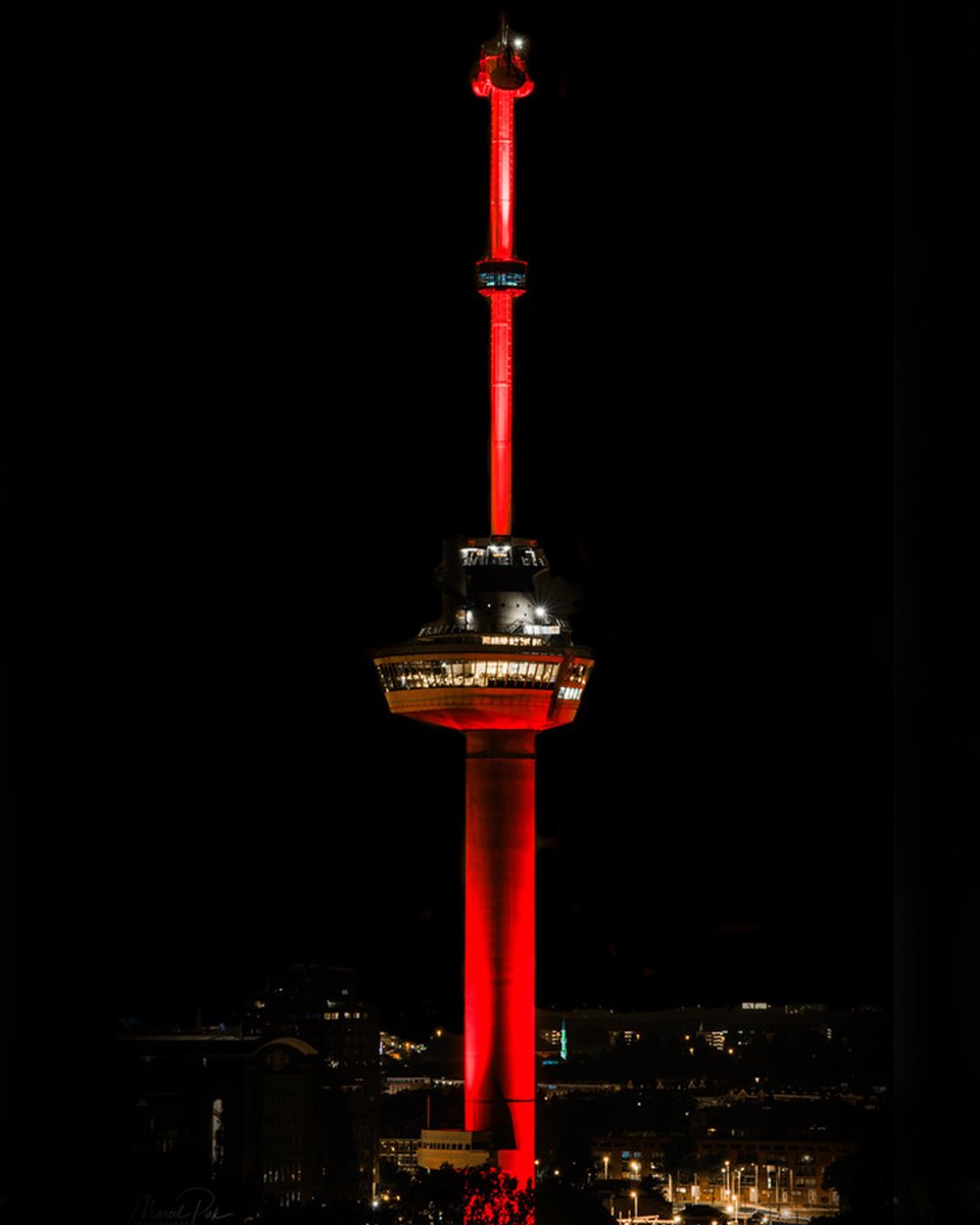 🔴🇸🇾🇹🇷 Vanavond kleurt de Euromast rood aan als een kloppend hart, om onze solidariteit met de slachtoffers van de aardbeving in Syrië en Turkije te tonen. 

#euromast #rottterdam #Turkey #syria