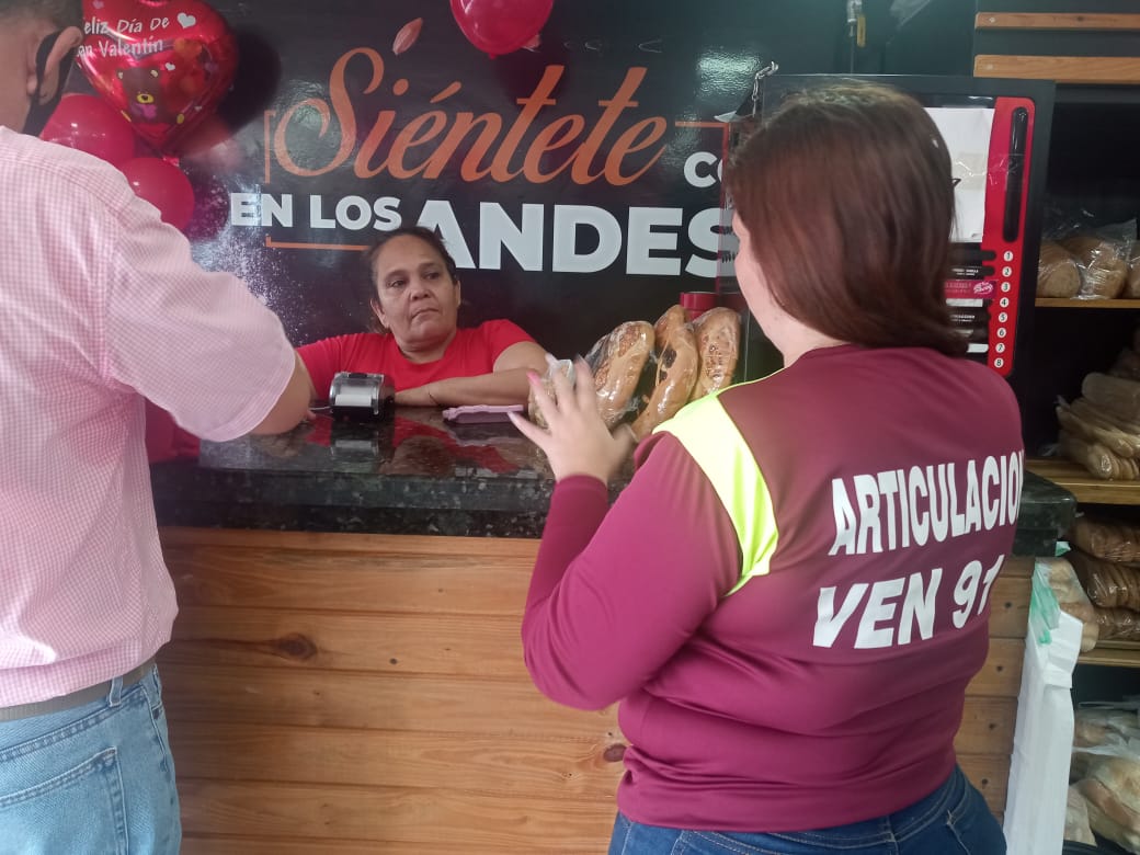Ven911Libertad's tweet photo. #Ven911Informa | Este #15Feb se realizó un Abordaje informativo al personal encargado de panaderías en la parroquia Coche, para orientar a la ciudadanía, sobre el funcionamiento de la Línea única para Llamada de Emergencia 9-1-1 y la App Cuadrantes de Paz. #CeseALasSanciones https://t.co/8OmnXxMpfX