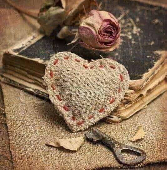 Salmaboude's tweet photo. أنَا لاَ أخوُض حرباً معَك لِتفهَم أيّن مَكانتِي، أنَا اُفارقُك بالحُسنَى لتَفهَم كَم كُنت أحمقاً حِينمَا أَضعتنِي، فَنحنُ الأشيَاء الجَميِلة التِي يَخسرُها الأَغبيَاء🥀 https://t.co/SNWMRWqc49