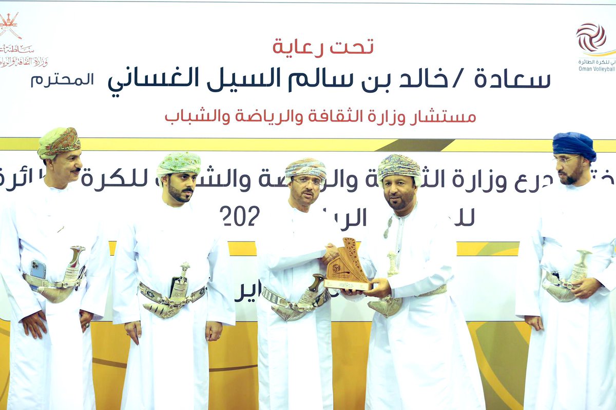 IB_ALMAHDAWI's tweet photo. نبارك لمجلس إدارة نادي السيب زعيم الطائرة العمانية وللاعبين وكافه محبي وعشاق الاصفر السيباوي تحقيقه لثلاثية الموسم
#بطوله السوبر #دوري الدرجه الاولى #وبطولة درع الوزاره هنيئا لكم هذا الانجاز الذي سيخلد بالذاكره 🌹👍🏼 https://t.co/vP8xThnQNZ