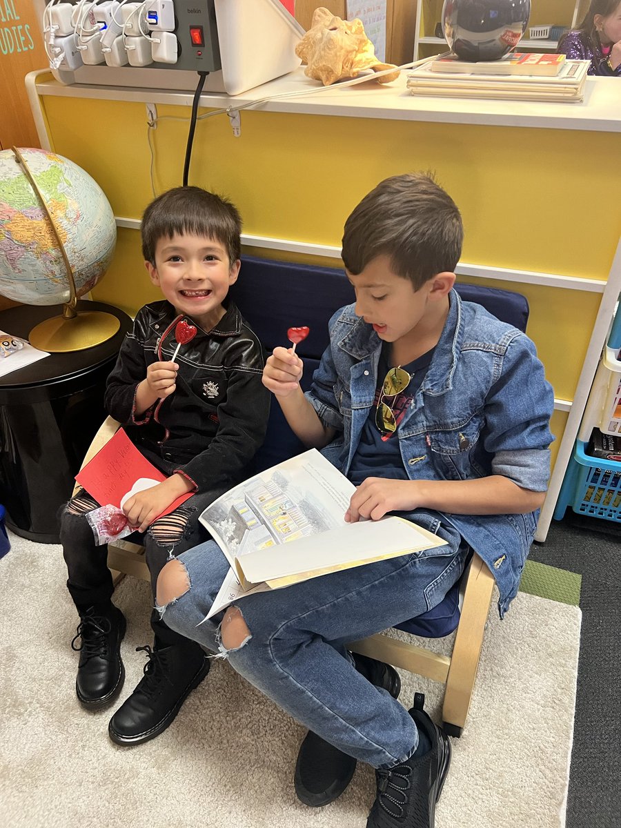 mgault_gses's tweet photo. More reading buddy fun! #gsesdallas https://t.co/eUGO0mNZFb