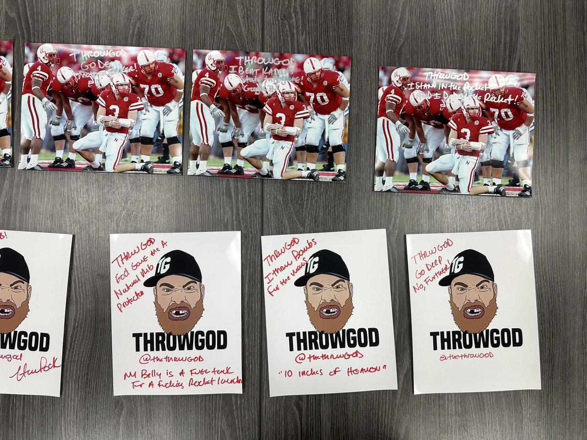 Leaf_Cards's tweet image. ⚠️HUGE GIVEAWAY⚠️
RETWEET AND LIKE THIS TWEET 

MUST BE FOLLOWING @Leaf_Cards and @thethrowgod 

You’ll never see another Throwgod autograph out there with crazy inscriptions like this‼️ TG IS THE MOST VIRAL FOOTBALL CONTENT CREATOR THIS GENERATION HAS SEEN