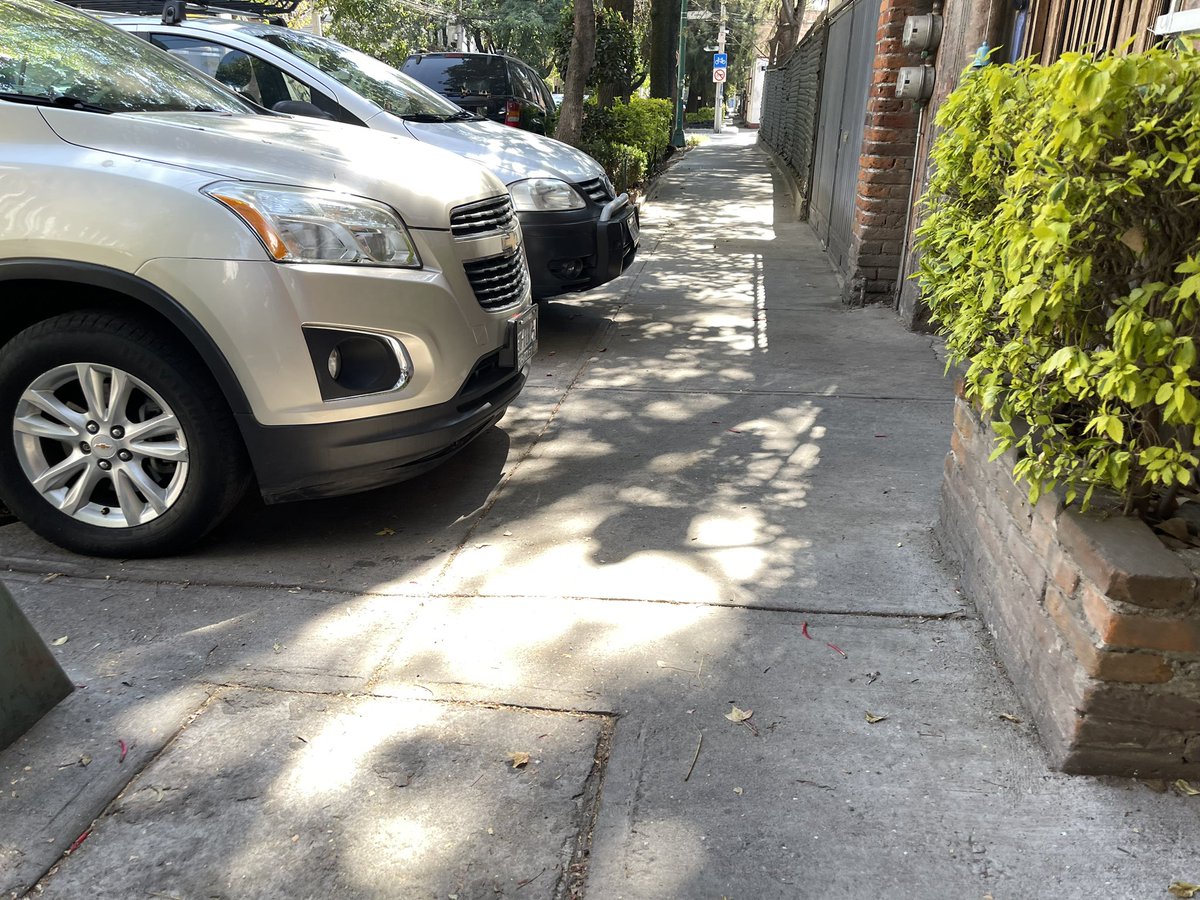 ReyPeatonMX's tweet photo. 194 y 192 de Gómez Farias en Coyoacán @SSC_CDMX @OVIALCDMX @UCS_GCDMX https://t.co/W3uQwNFzCl