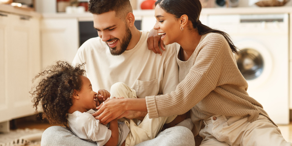 ENERGYSTAR's tweet photo. Roughly half of your energy bill goes toward heating and cooling – that’s upwards of $900 a year! Check out our tips for how ENERGY STAR can help you save money, save energy, and protect the planet while you keep your home comfortable this winter. https://t.co/00IX01D4Ql https://t.co/n12tKxfSA2