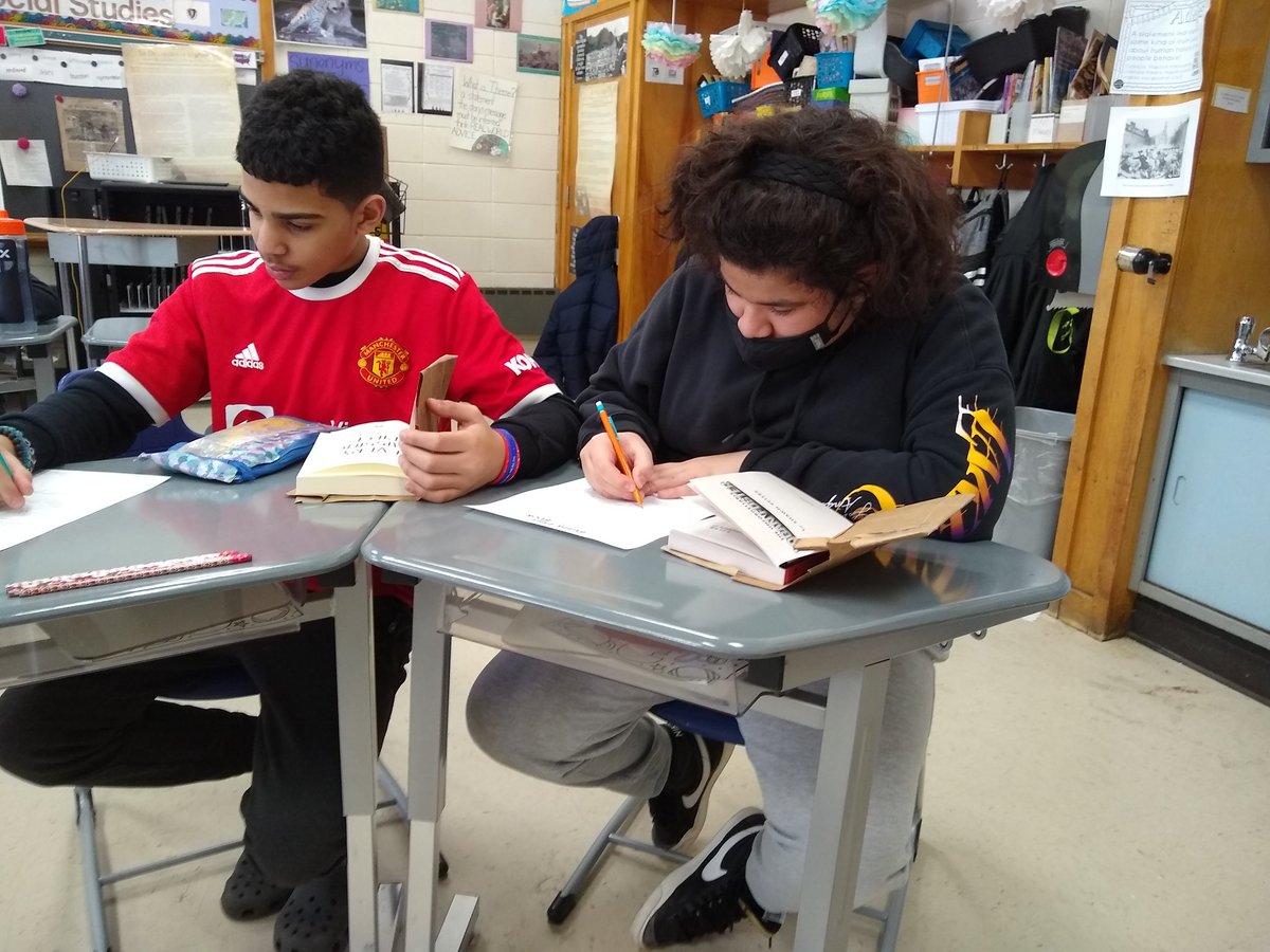 MsBray214's tweet photo. Yesterday we went on blind dates with new books for the classroom library! I think some students fell in love with a new story! https://t.co/IE9rCvbuax