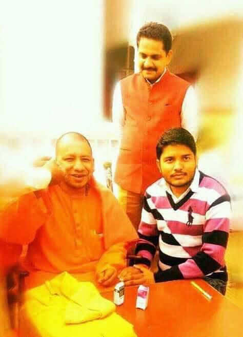 HimanshuCK_5's tweet photo. हमारे अत्यन्त ही आदरणीय भाई साहब जिनके 
मार्गदर्शन मे राष्ट्रवाद ,राष्ट्रीयता और राष्ट्र व हिन्दूदर्शन ,संघ, संगठन को जाना. ऐेसे  गुरुतुल्य श्वेता वस्त्रधारी सन्यासी #kamal_Nayan जी  भाई साहब को जन्मदिन की हार्दिक बधाई एवं शुभकामनाएं।।।।
आप का मार्गदर्शन हम  सबको आजीवन मिलता रहे. https://t.co/TfFcpRGmvN