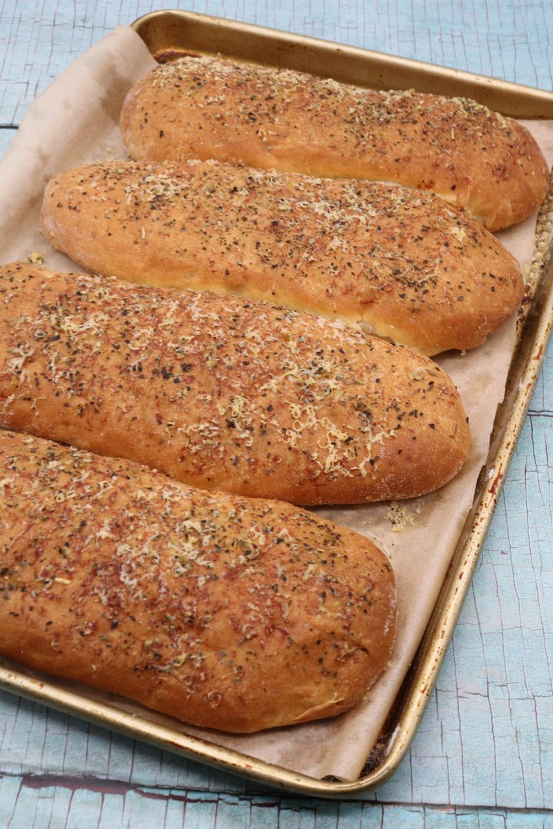 fellybull's tweet image. Italian herb sub rolls...inspired by a recipe for Subway bread.  The end result is beautifully soft sub rolls😋

RECIPE: ow.ly/lGpe50MLPZy

#italianherbsubrolls #homemadebread #breadrecipes #subrolls #subwaybread #wholeyum #foodyub #feedfeed #foodgawker #milkandpop