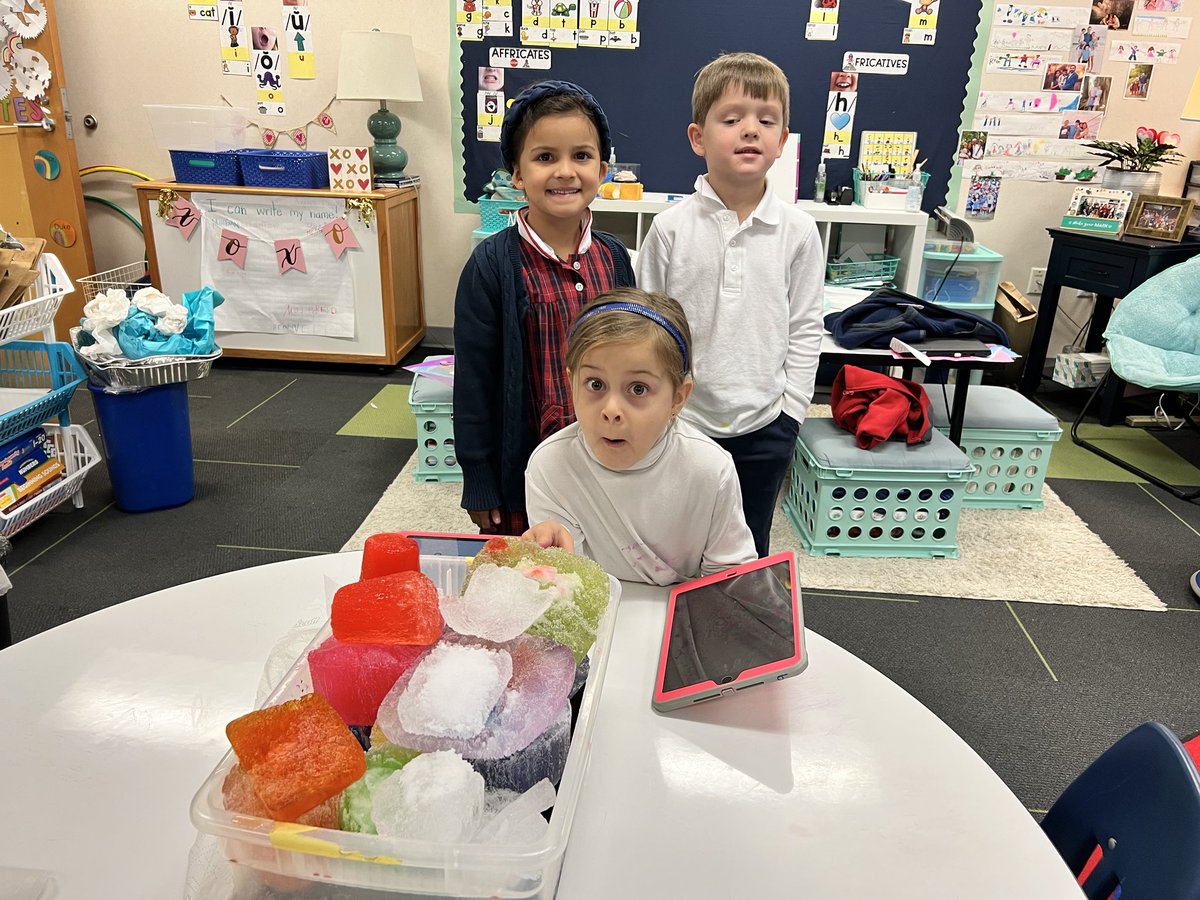 mgault_gses's tweet photo. Ice castle fun! #gsesdallas https://t.co/4lxdNuIiiZ
