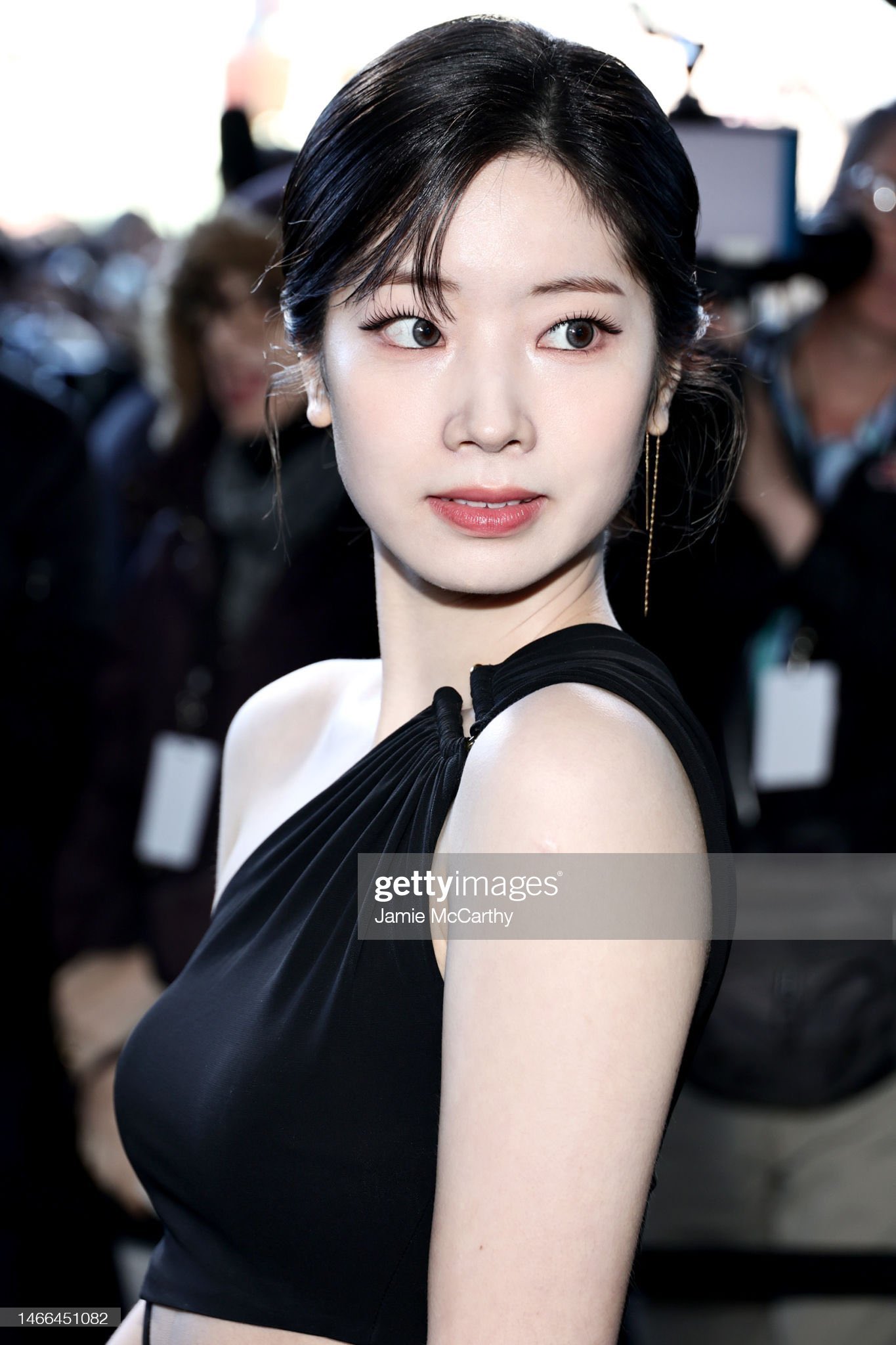 TWICE Indonesia on X: Dahyun photos at Michael Kors Collection Fall/Winter  2023 Runway Show - Front Row by getty images #MICHAELKORSxDAHYUN  #MICHAELKORSFW23xDAHYUN #NYFWdahyun @JYPETWICE  / X