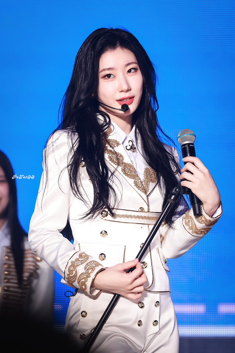 dailychaer's tweet photo. chaeryeong's so charming https://t.co/RgERnfsdS8
