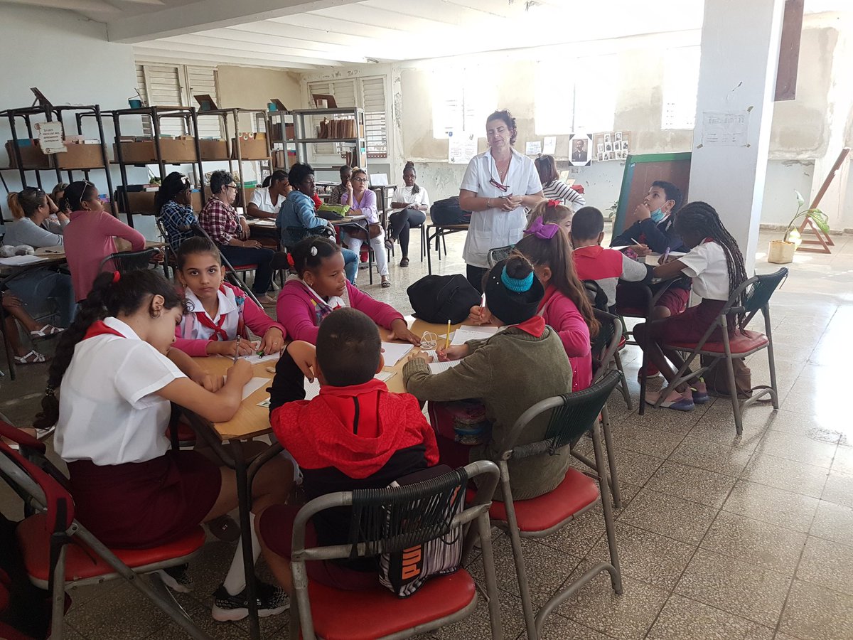 ComunicDMEColon's tweet photo. En #ColonEnVictoria se desarrolla la capacitación de pioneros como promotores de salud dentro de las escuelas, ellos son capaces de multiplicarse en variados escenarios: la escuela, el hogar, la comunidad donde viven y ocupar un lugar especial @comunicadoramtz @SuselyMorfaG https://t.co/2gR0K0t0Qk
