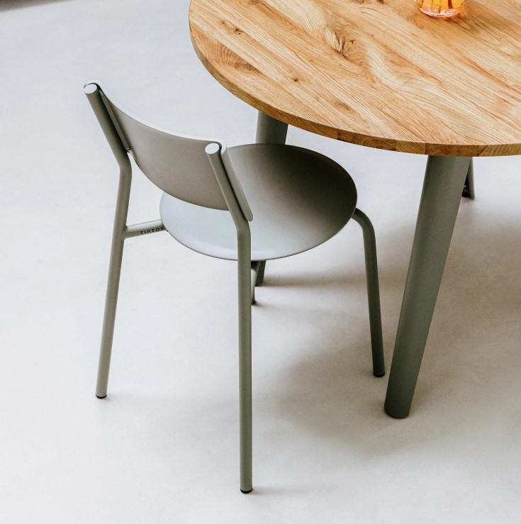 aixobcn's tweet photo. Silla SSDr ¡por fin en gris eucalyptus! El color de Tiptoe que más triunfa 💚
Como sabes, está fabricada con plástico reciclado y acero. Y es una preciosidad.
La mala noticia es que desaparece el color terracota 💔
📸@tiptoedesign #aixobcn #sustainablefurniture #tegustarátucasa https://t.co/AzjHSWn5VG