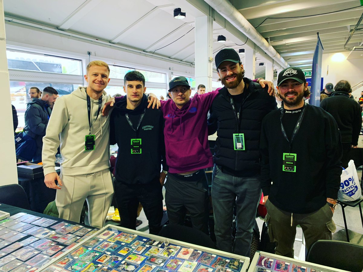 thegreatalexmas's tweet photo. Me and the @Rovers players at @LondonCardShow ⚽️ @aynsley_pears @johnbuckley07 @benbreo @BradleyDack  
#blackburnrovers #footballers #ChampionsLeague #champship #soccer #youtuber #twin #brazilianjiujitsu #sneakerhead #londoncardshow #psacards #football #thenorthface https://t.co/ILEZJQEYWq
