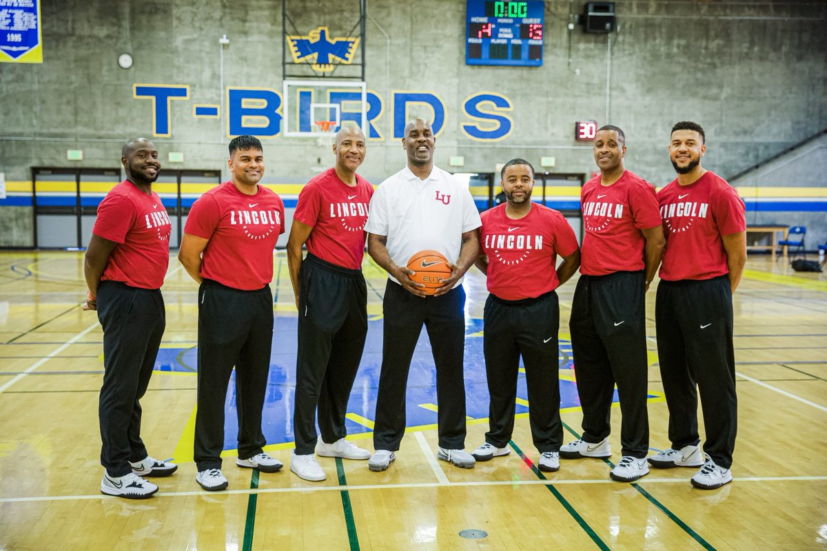 CoachThomas25's tweet photo. @SantaMonicaMBB 5-11 Soph PG @ChiantiJr is getting interest from Lincoln University (Oakland, CA) led by NBA Hall of Famer @GaryPayton. @ChiantiJr is averaging 11p, 2.9r, 1.5a, 40.1% 3FG, 86.3% FT. #HoopAndShip @sgnlthelgthoops https://t.co/bk9cTmrAgd